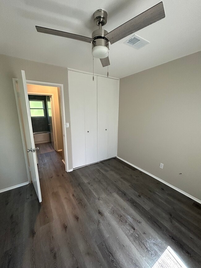 Building Photo - 9335 La Grange Rd