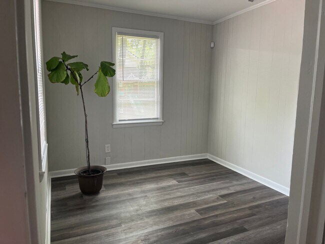 Building Photo - Newly Renovated Three Bedroom House in West Ashley