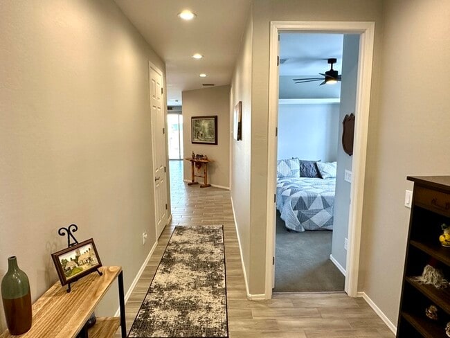 Building Photo - Massive RV Garage plus fantastic floorplan in Casa Vista