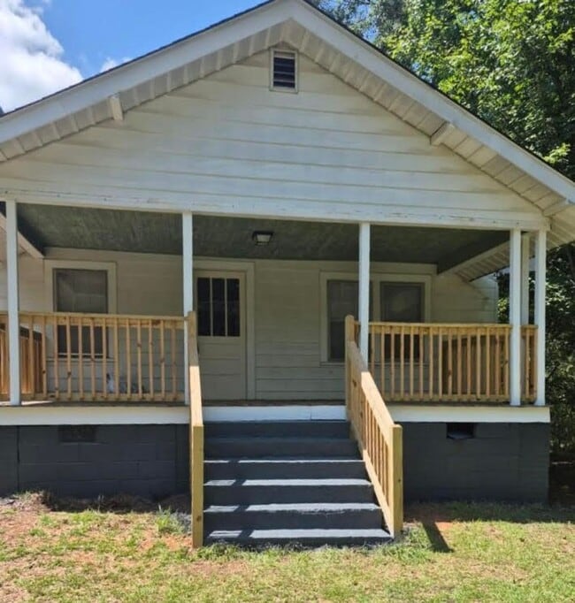 Building Photo - Newly Renovated 3br/2ba Home in Taylors, SC