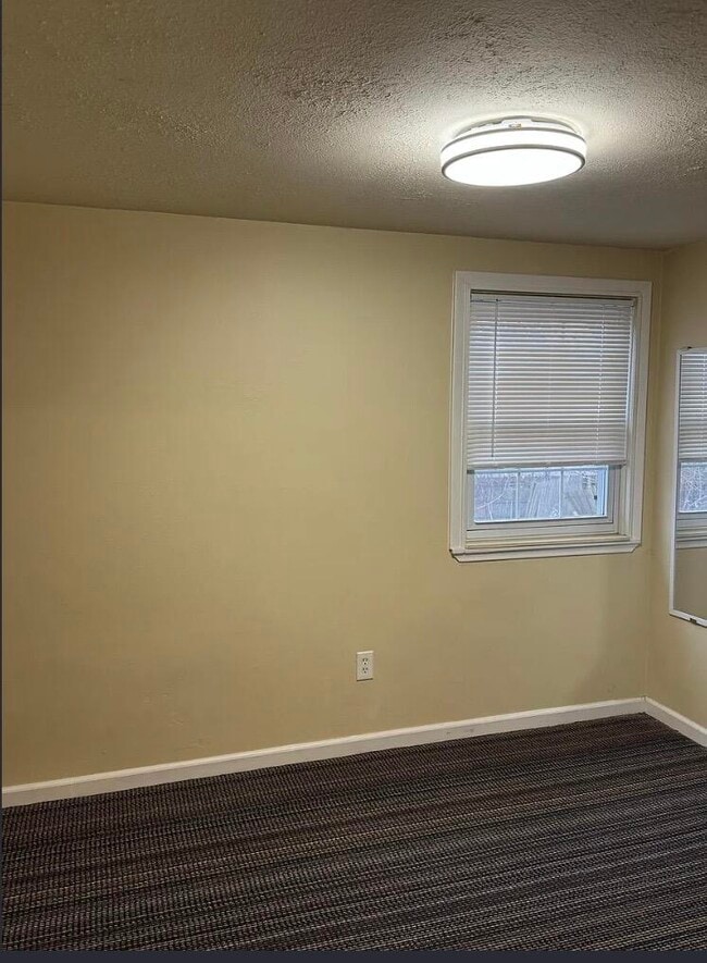 Building Photo - 22641 Albion Ave