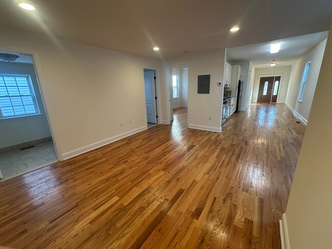 Building Photo - 166 W Washington Ave