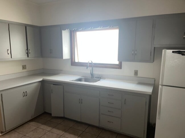 Building Photo - 203 Lamont Ave