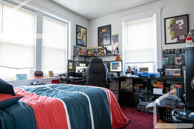 Building Photo - 2 Bed in Brighton for September 1st - NO BROKER FEE