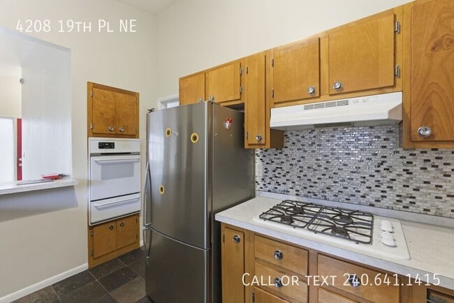 Building Photo - 4208 19th Pl NE