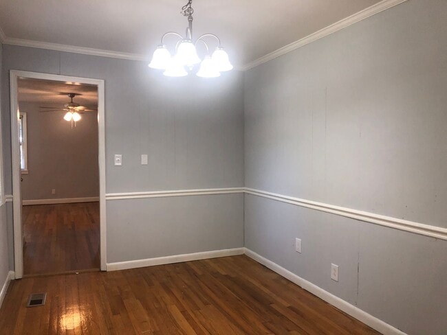 Building Photo - Updated Brick Ranch Conveniently Located