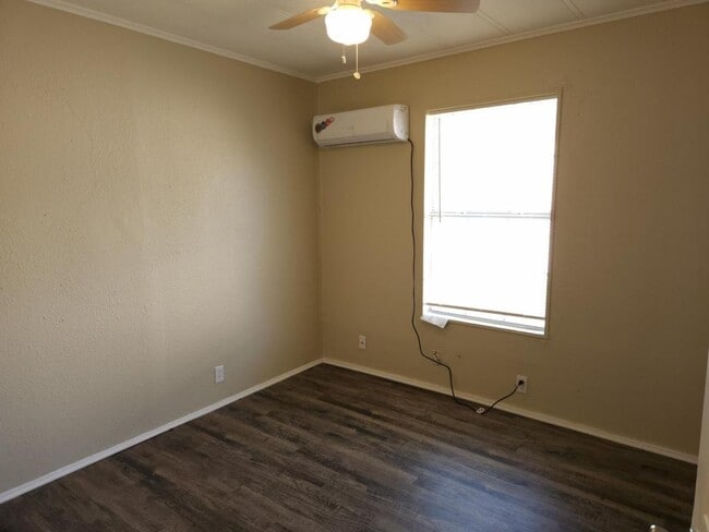 Building Photo - 1412 Avant Ave #2