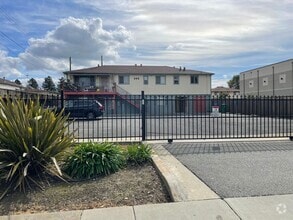 Building Photo - 205 Smalley Ave