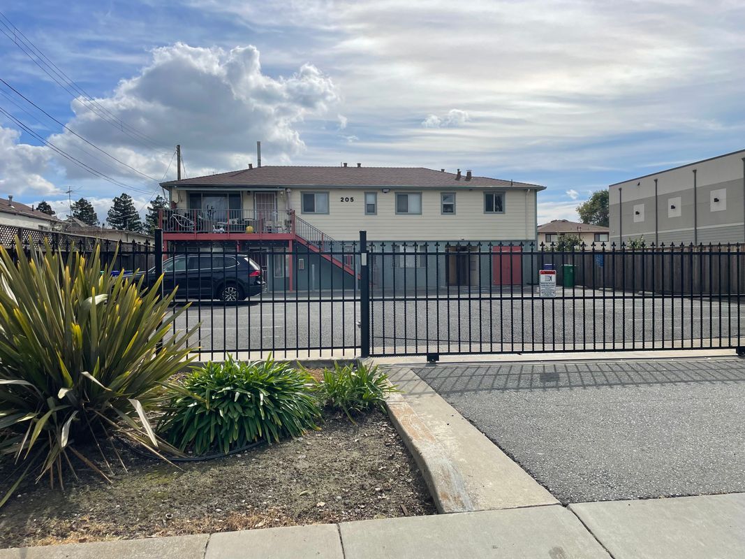 Building Photo - 205 Smalley Ave