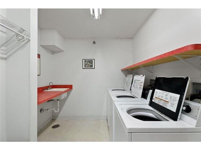 Building Photo - 66 9th St E