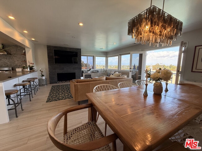 Building Photo - 200 Larsson St