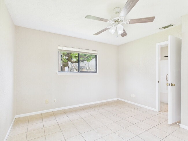 Building Photo - Charming 1-Bedroom Retreat on Friendship L...