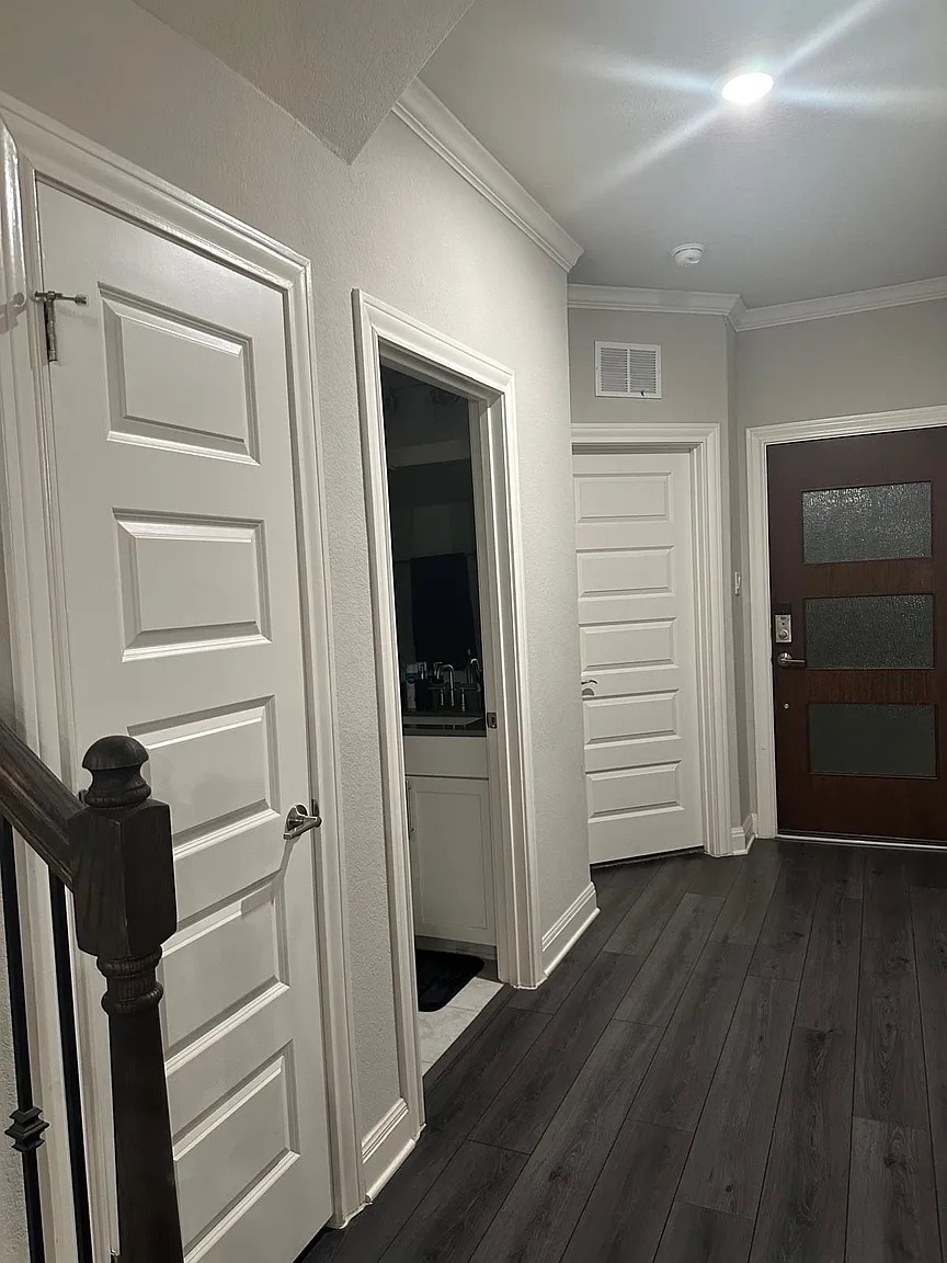 Building Photo - Room in House on Purple Heart Dr