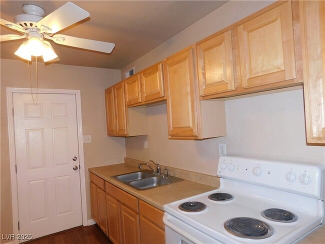 Building Photo - 11 New Mexico Way