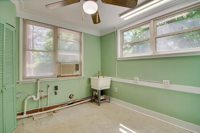 Building Photo - 427 Ashland Dr