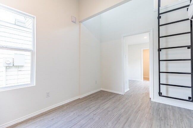 Building Photo - 4271 Thalweg Way