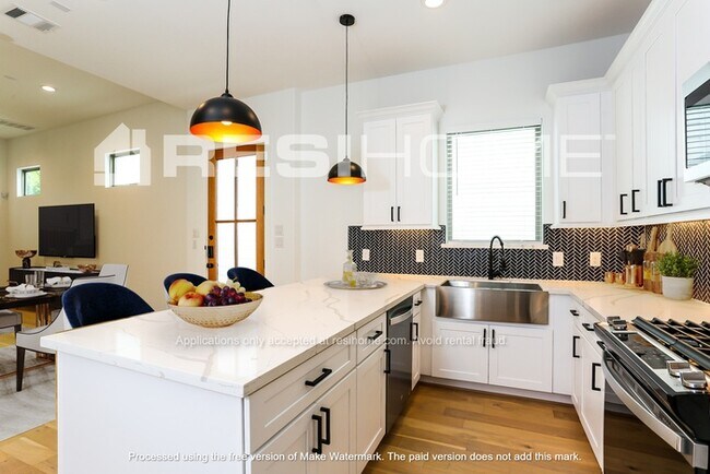 Building Photo - 3048 Truxillo St