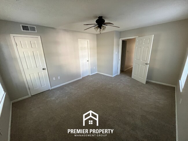 Building Photo - 3821 Oak Lake Ln