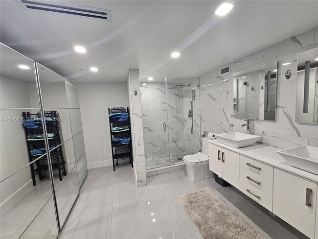Building Photo - 2501 S Ocean Dr