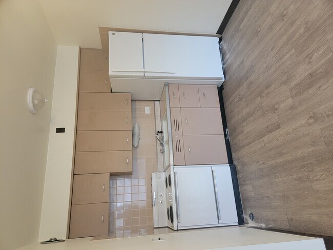 Building Photo - 144 Ann St