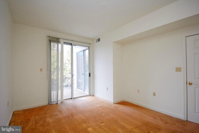 Building Photo - 1625 International Dr