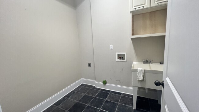 Building Photo - 267 Carolina Way