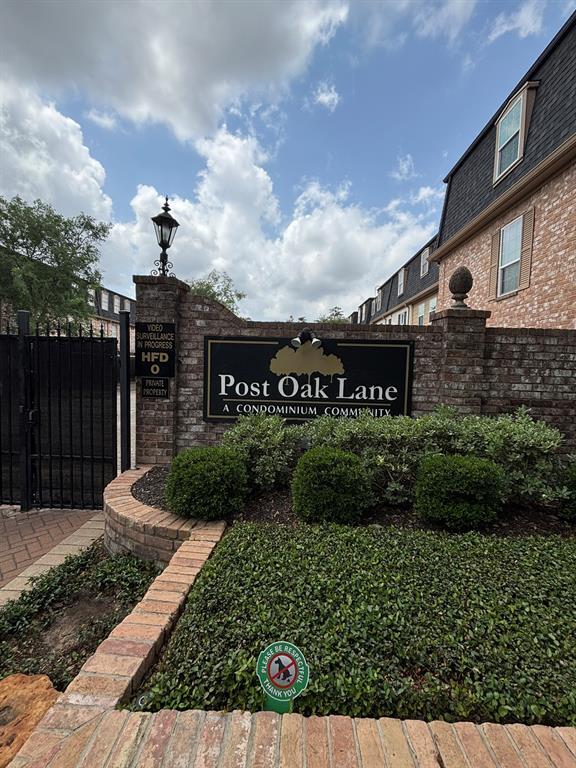 Building Photo - 357 N Post Oak Ln
