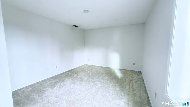 Building Photo - 7 Little Oak Ln
