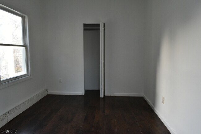 Building Photo - 129 Central Pl