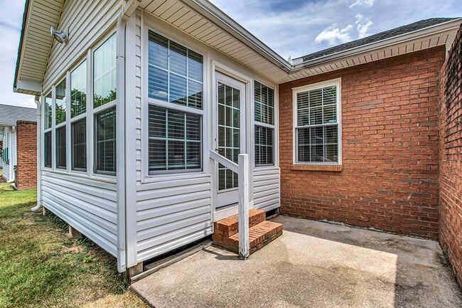 Building Photo - 540 Battlecreek Way