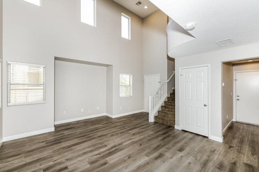 Building Photo - 9289 Hainsworth Ave
