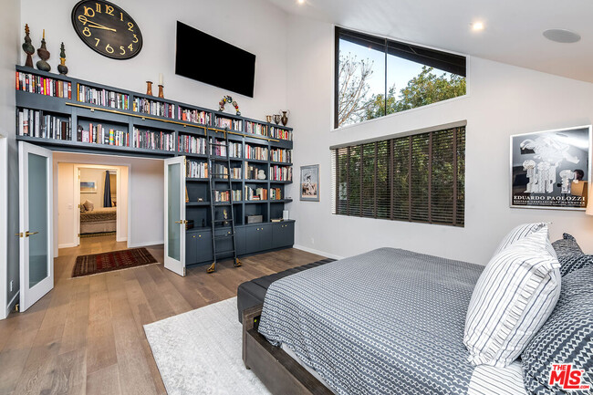 Building Photo - 4635 Clybourn Ave