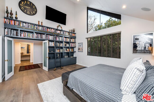 Building Photo - 4635 N Clybourn Ave