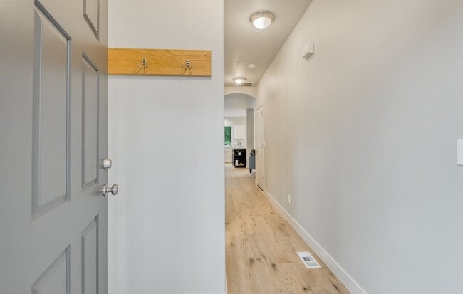 Building Photo - Beautiful Upscale End Unit Townhome with Lots of Updates! Walking Distance to Shopping & More!