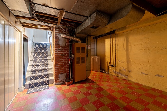Building Photo - 2818 W Euclid Ave