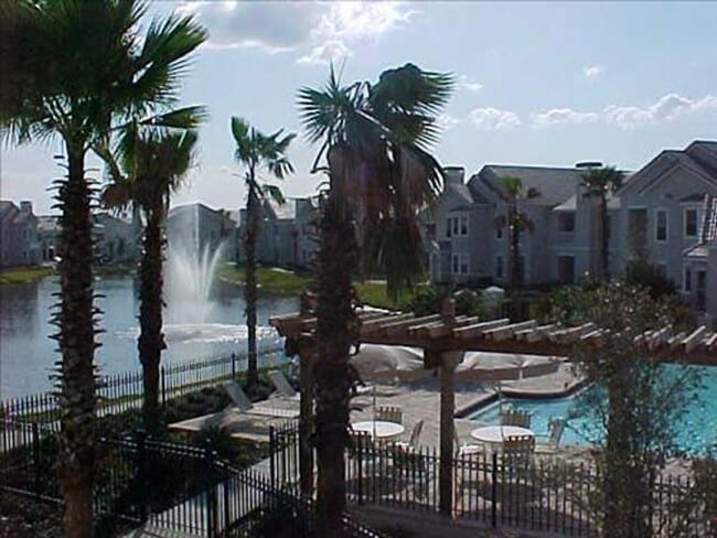 Building Photo - LOWEST PRICE!! 2/2 at The Villas Condominiums AVAILALBE NOW!