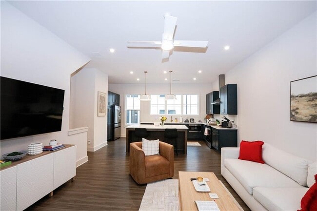 Building Photo - 1305 Breezy St SE