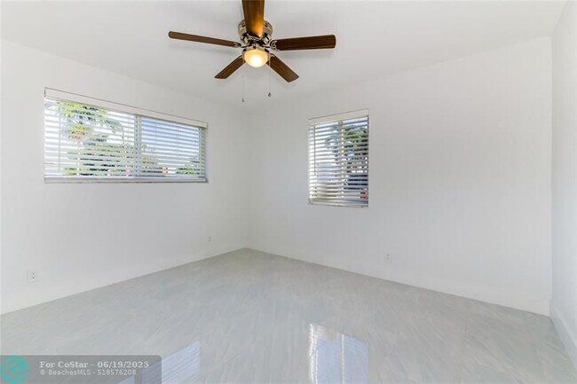 Building Photo - 430 SW 9th Ave