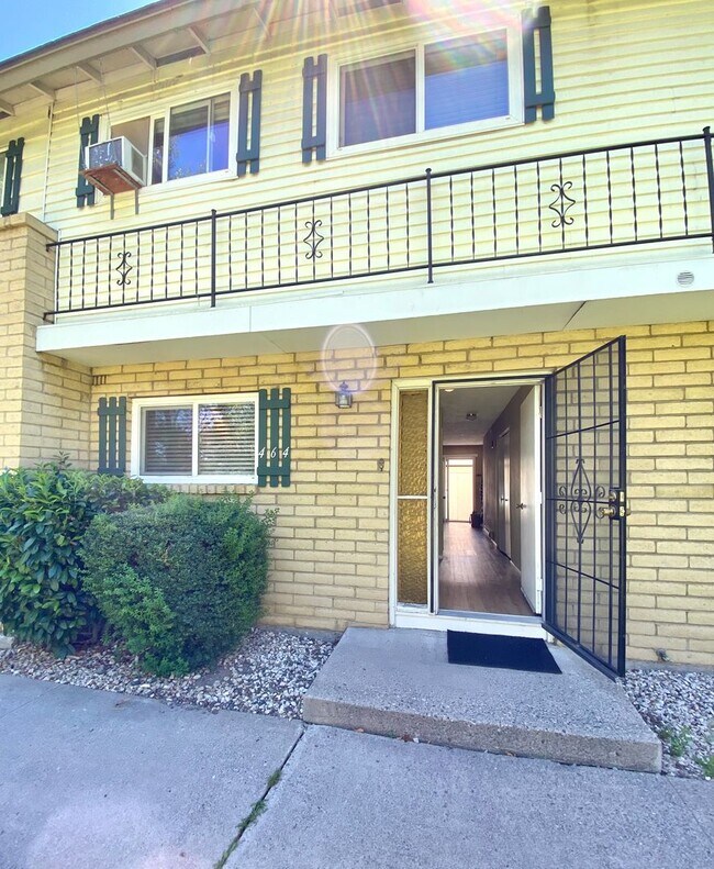 Building Photo - 464 Smithridge Park