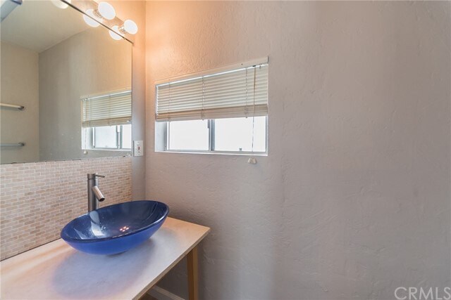 Building Photo - 16131 Warren Ln