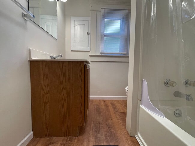 Building Photo - Large Four Bedroom Home