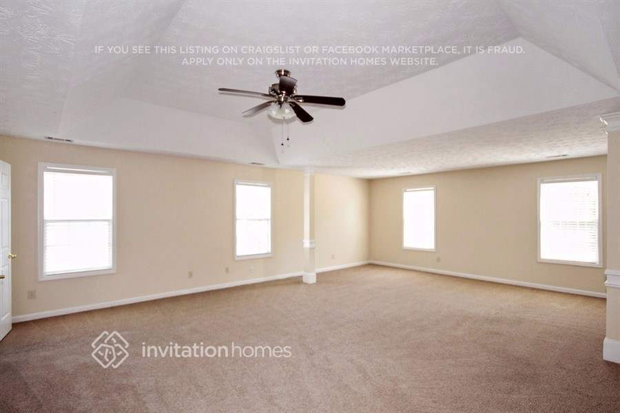 Building Photo - 6521 Carriage Ln