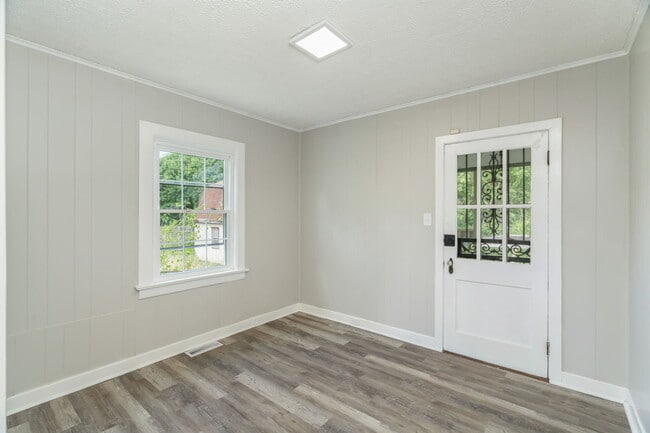 Building Photo - 2752 Tarleton Ave