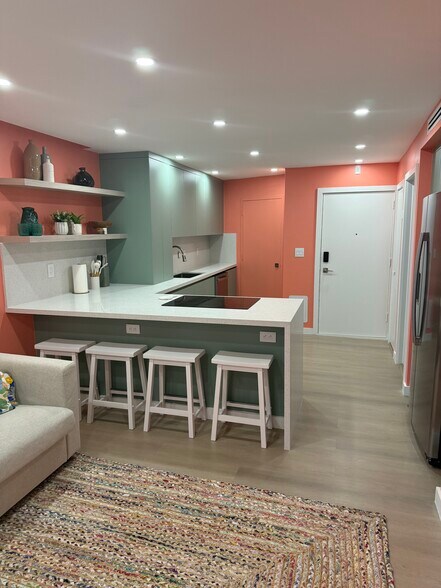 Building Photo - 2899 Collins Ave