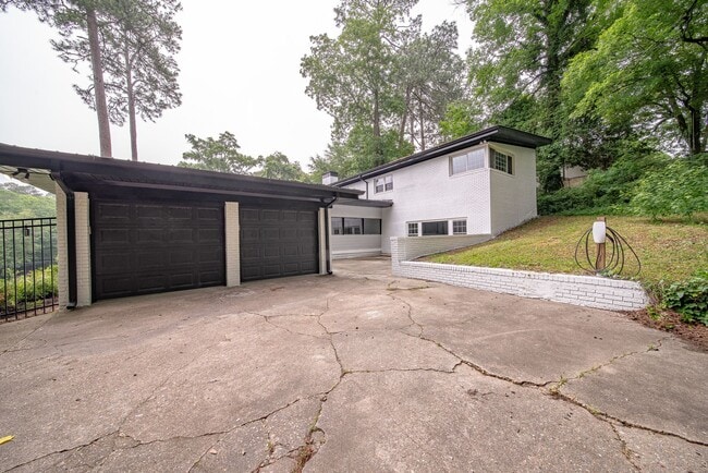 Building Photo - 4 bedroom/3 bath, 3711 sqft in Midtown!