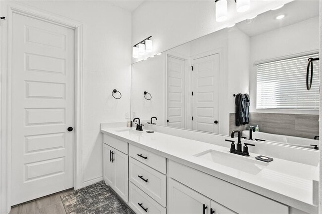 Building Photo - 481 Darley Oak Dr