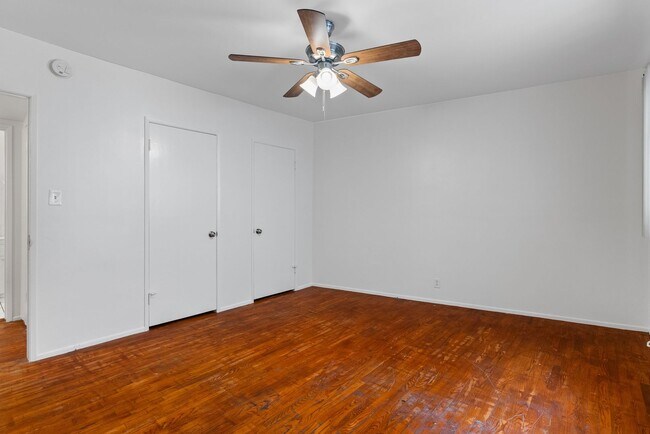 Interior Photo - 3888 Potomac Ave