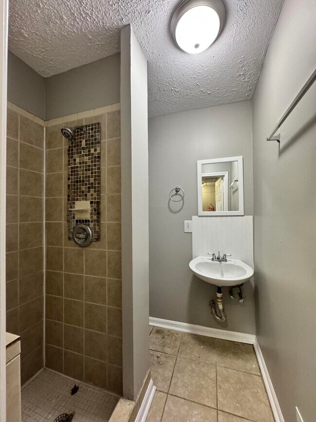 Building Photo - 790 Allendale Dr