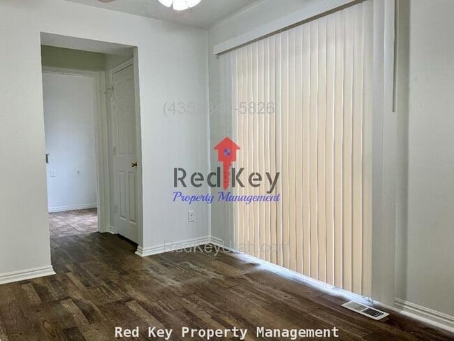Building Photo - 410 W Single Family Home