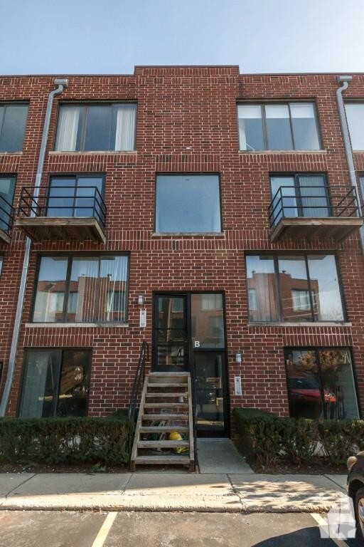 Building Photo - 1 bedroom in Chicago IL 60613